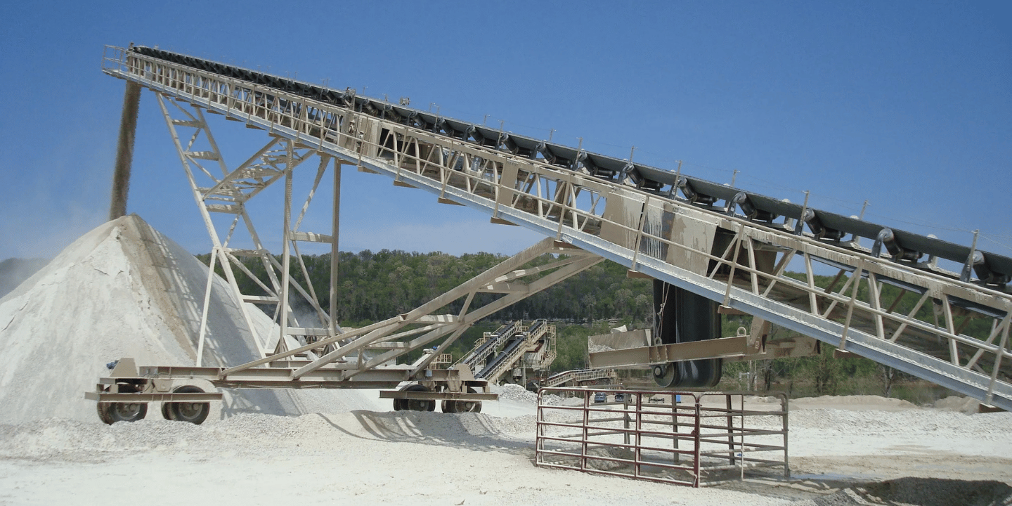 Mining plant conveyor