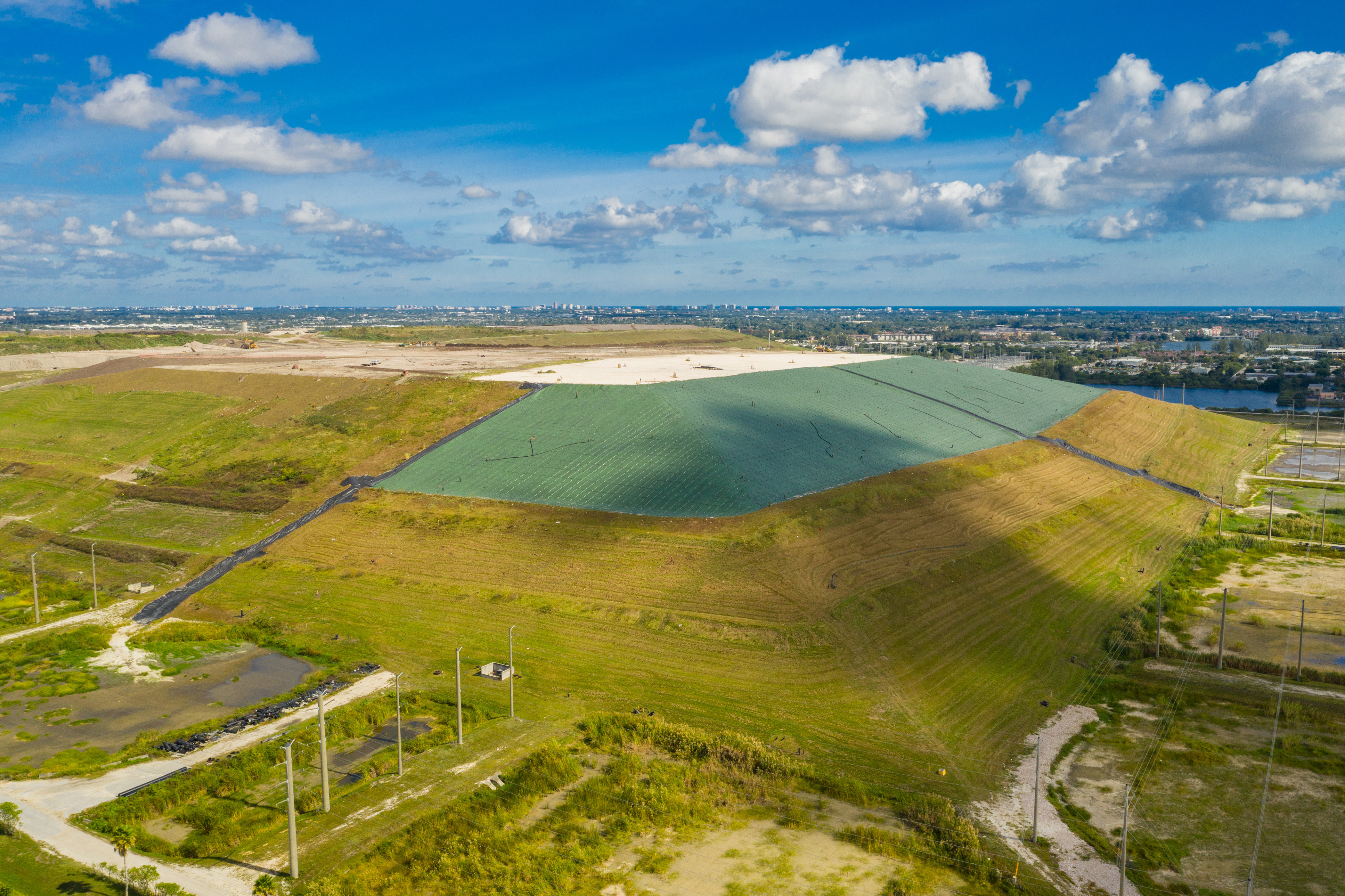 US Landfill showcasing the sustainable engineering design systems in the United States and highlighting the landfill design and operation engineering services offered by EARTHRES.